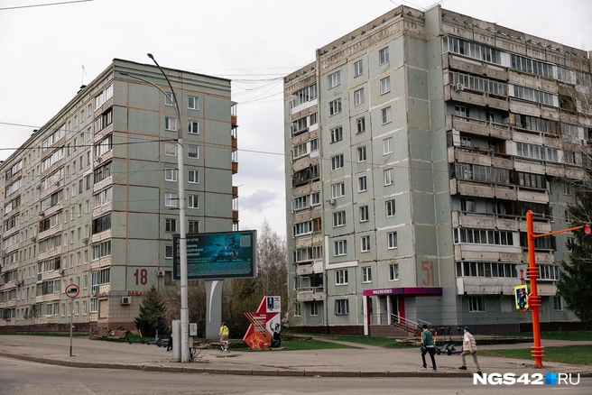 Сейчас на улице Марковцева установлен красивый памятный мемориал | Источник: Максим Серков / NGS42.RU