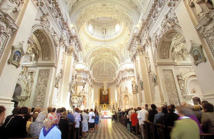 Можно ли православному молиться в католическом храме?