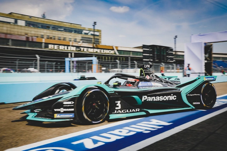 Автогонки будущего: в гостях у Jaguar Racing на «Формуле E»