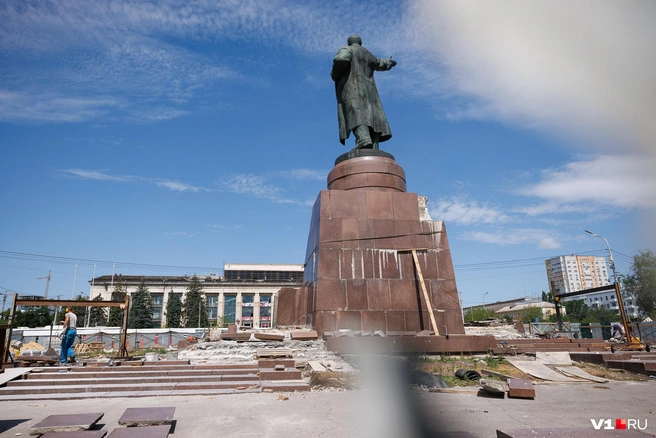 Подрядная организация обещает, что завершит работы к началу осени | Источник: Алексей Волхонский / V1.RU