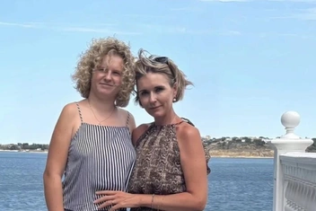 «Я работаю, сама езжу и получаю зарплату»: история Лизы и ее мамы