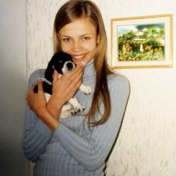 Здесь Наташе Полевщиковой пятнадцать лет, она уже модель | Источник: natashapoly / Instagram*