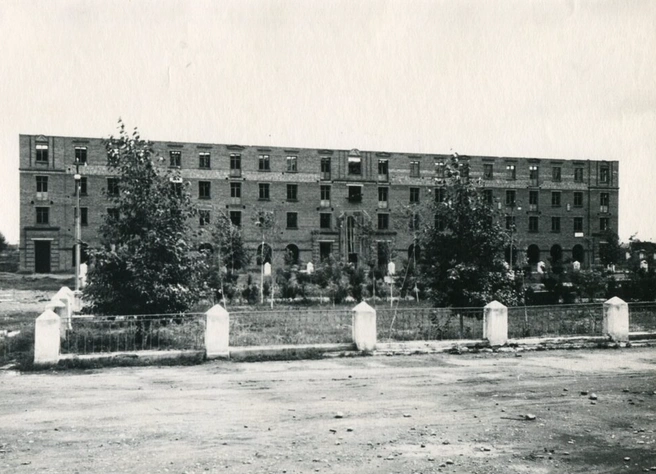 Дом на 60 квартир на Пушкина возвели в конце 50-х годов | Источник: Новокузнецкий краеведческий музей / vk.com