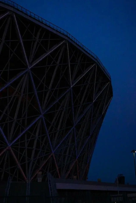 Стадион «Волгоград Арена» кажется неизмеримо высоким в темноте | Источник: Алексей Сапицкий