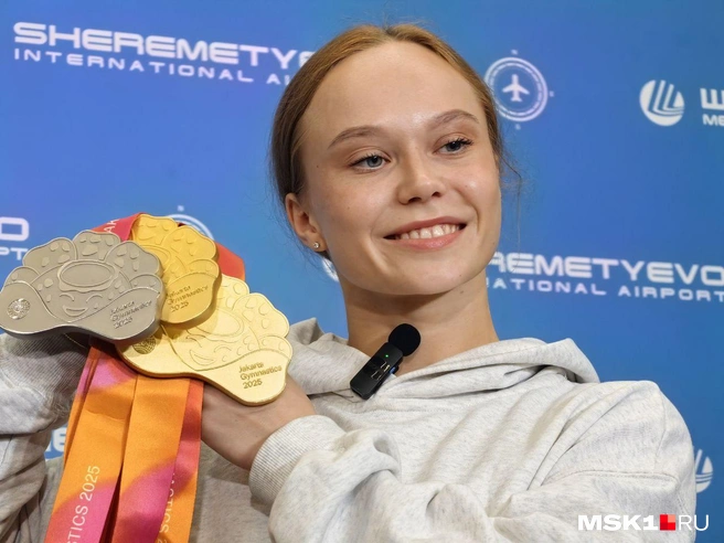 Российские гимнасты вернулись с чемпионата мира в Москву | Источник: Дмитрий Бондарев / MSK1.RU