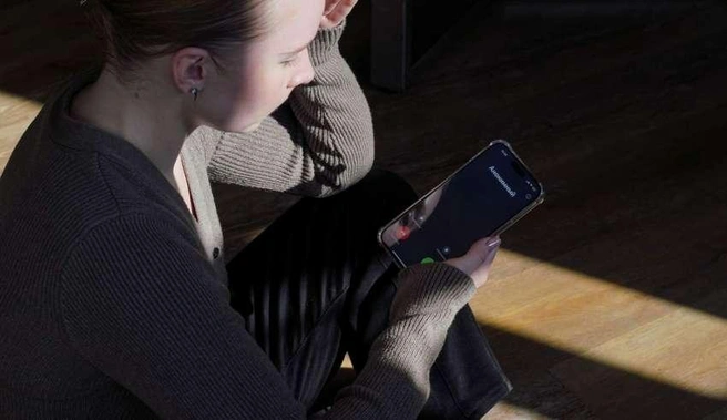 Существует простое правило цифровой безопасности: если кто-то пытается запугать, торопит или провоцирует панику — это, скорее всего, аферисты | Источник: nk-tv.com