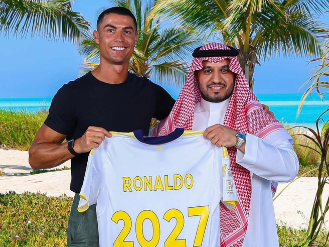 За такие деньги можно и пару голов забить | Источник: cristiano / Instagram (экстремистская организация, деятельность запрещена на территории РФ)