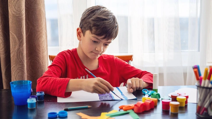 «Интеллект ребенка сохранен»: эксперт отвечает на важные вопросы о дислексии, дисграфии и дискалькулии | Источник: Mishchenko Svitlana/Shutterstock/Fotodom.ru