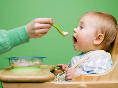 Первый прикорм: от пищи детской — к столу «по-взрослому»!