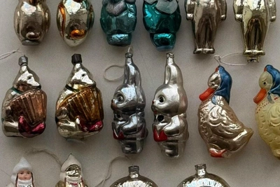 Siberian woman turns glass Christmas ornaments into nostalgic candles