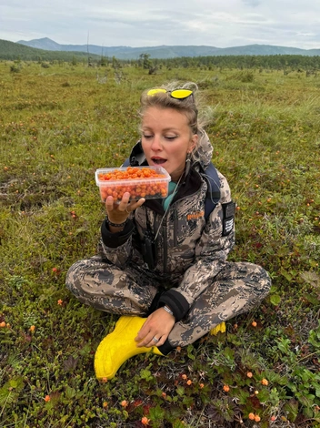 — Природа в Хабаровском крае просто невероятная. Красивые сопки, море. Бескрайняя дремучая тайга. Когда заходишь в лес, будто в Нарнию попадаешь. Это не сосновый бор в Тольятти. Здесь непроходимый смешанный лес: ели, дубы, осины, сосны. | Источник: предоставлено Екатериной Палагиной