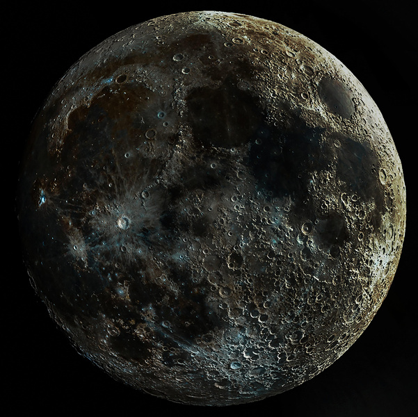 Парень две недели фотографировал Луну и объединял снимки, чтобы показать ее сумасшедшую текстуру (фото)