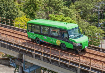 В Японии появился автобус-поезд