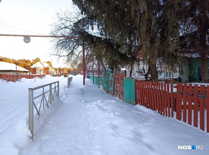 «Ребенок как куколка»: кто и как спасал младенца, найденного в Рождество в коробке из-под яиц, — репортаж из села