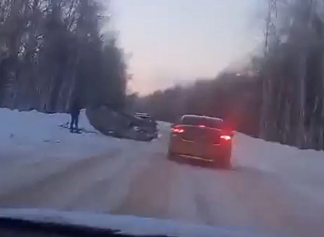 На трассе Рязань – Спасск опрокинулась на крышу легковушка | ya62.ru