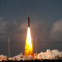 Земля, прощай: полюбуйтесь на зрелищные фото запуска к Луне миссии «Артемида-2»