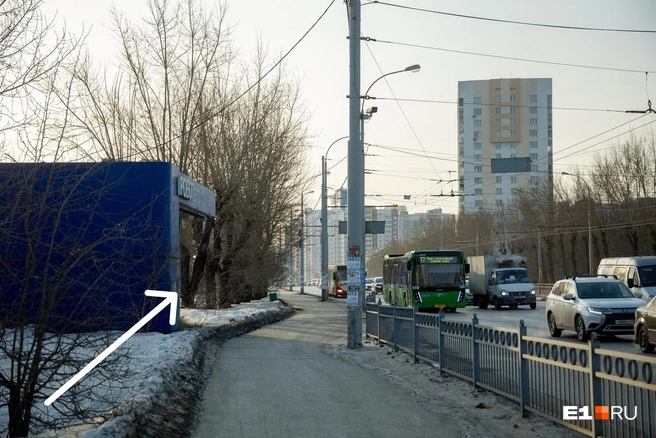 По Щербакова линия протянется с северо-восточной стороны улицы, где находится Аквапарк и ТЦ «Глобус» | Источник: Владислав Лоншаков / E1.RU