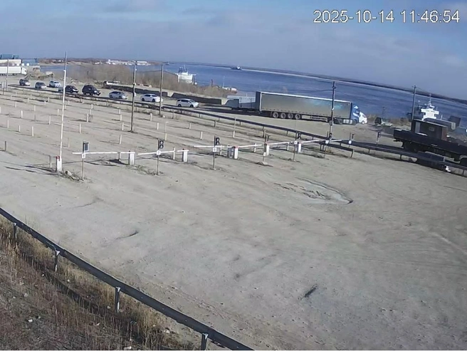 Очередей на переправе и правда нет | Источник: «Паромы Якутии»