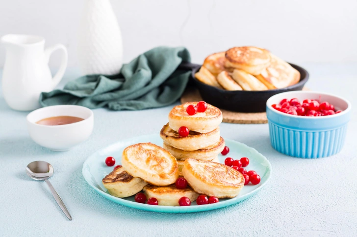Вкусно, как в школе: рецепт пышных дрожжевых оладушек | Источник: Shutterstock/Fotodom.ru