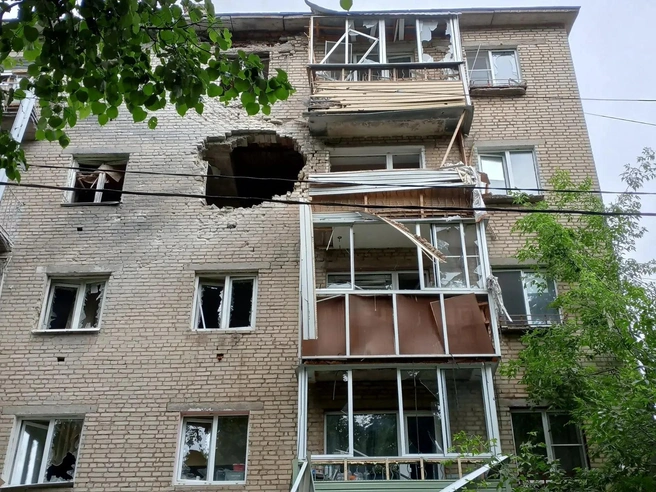 От дрона осталась огромная дыра на фасаде | Источник: Правительство Тульской области