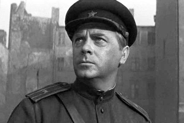 Актер в своей роли | Источник: кадр из фильма «Весна на Одере», реж. Леон Сааков