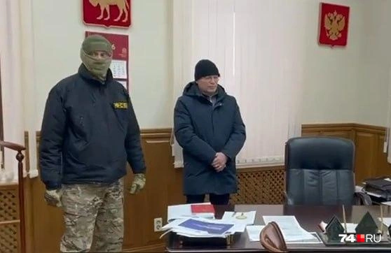 Обыски прошли в рабочем кабинете в правительстве региона  | Источник: читатель 74.RU