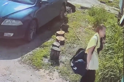 Полиция опубликовала видео курьерши, обманувшей пенсионерку на 700 тысяч