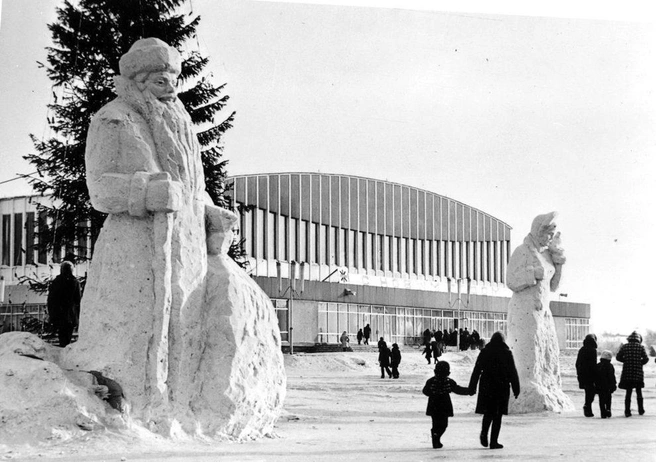 Площадь перед «Томскими товарами» | Источник: pastvu.com
