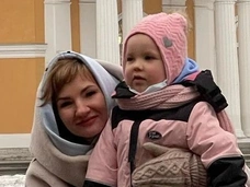 Мама десяти погодок Оксана Усова спасла дочь от рака крови