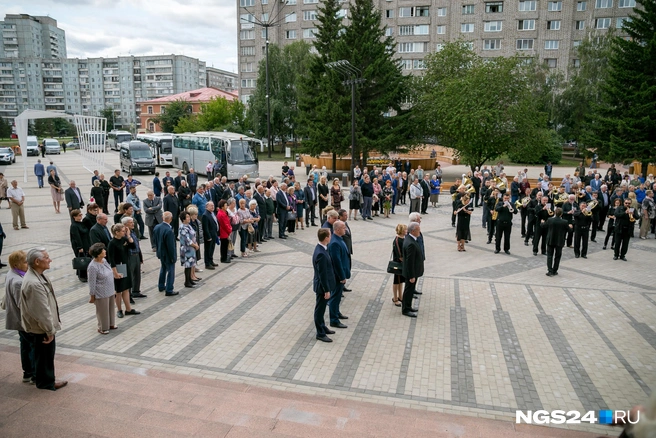 Церемония прощания с Павлом Федирко состоялась сегодня в БКЗ | Источник: Артем Ленц