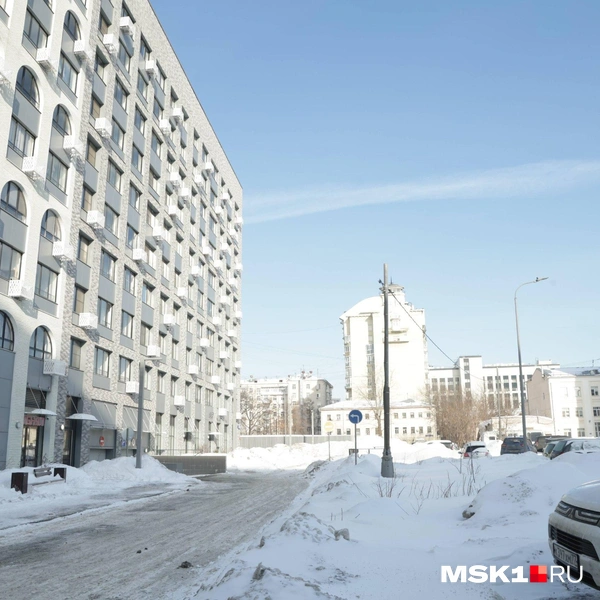 А под слоем снега скрывается лед | Источник: Дмитрий Толстошеев / MSK1.RU