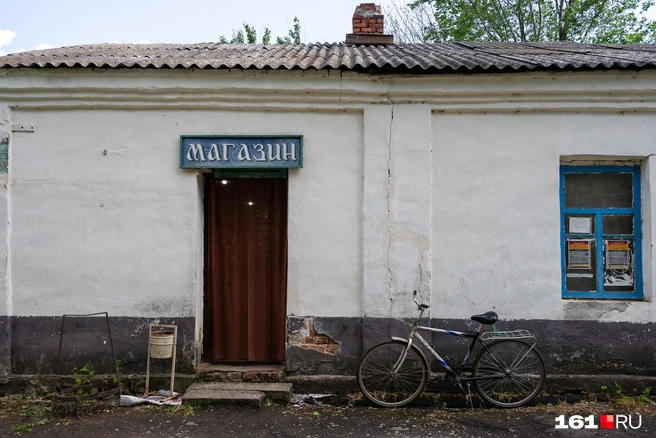В небольшом магазине оказался на удивление большой ассортимент товаров | Источник: Евгений Вдовин / 161.RU