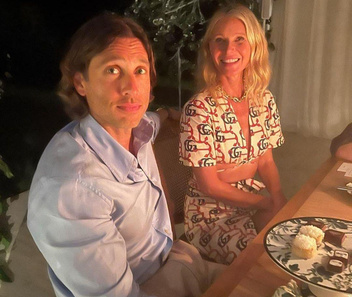 Как сестры: Гвинет Пэлтроу и ее дочь Эппл Мартин позируют вместе на частном ужине в доме актрисы