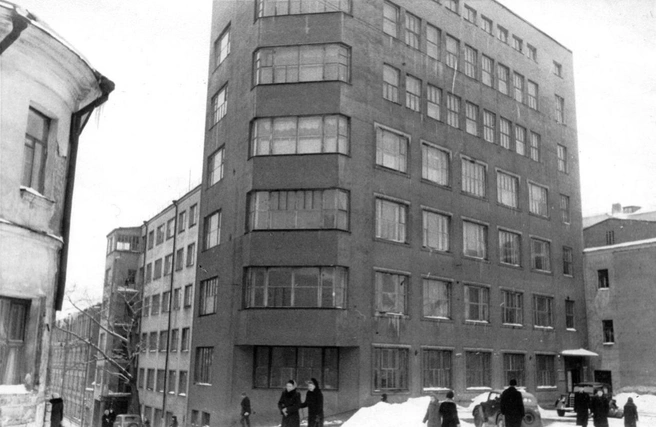 Дом-коммуна на Рождественке, 1950-е годы | Источник: «Советская Москва 1920-50-х» / Pastvu.com