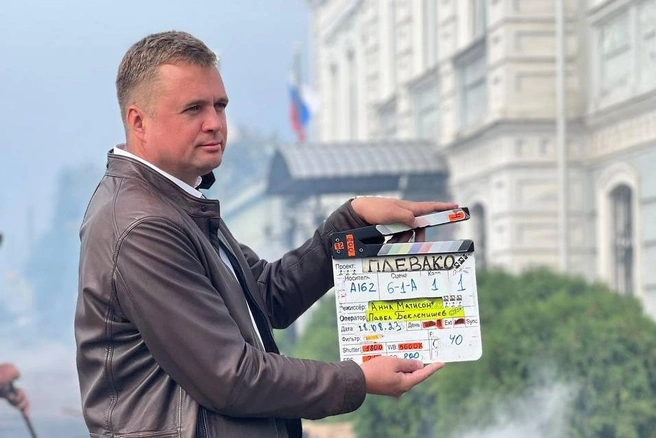 Александр Виноградов побывал на съемочной площадке сериала «Плевако» о легендарном троицком адвокате. Казалось, это принесло ему удачу | Источник: Администрация города Троицка Челябинской области / Vk.com