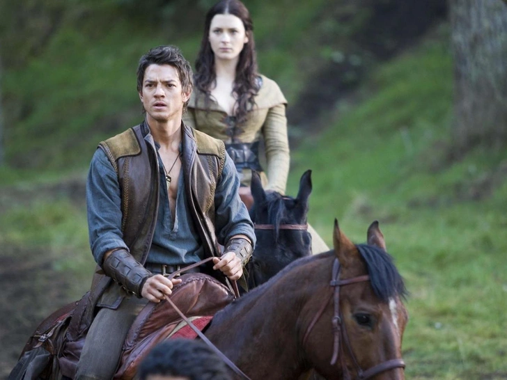 Сериал «Легенда об искателе» снимался в Новой Зеландии, чем обеспечил себе сходство по вайбу с «Властелином Колец». | Источник: Кадр из сериала «Легенда об искателе»