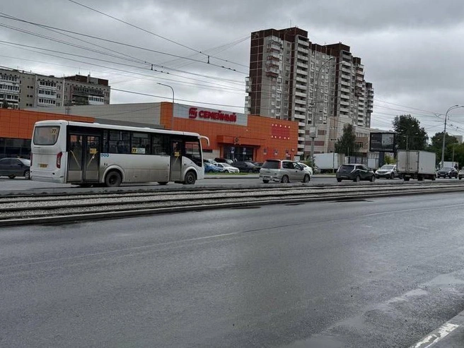 На Малышевском мосту вновь изменили схему движения | Источник: читатель E1.RU