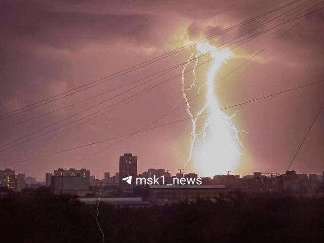 Москву и Подмосковье накрыли ливни и грозы | Источник: Читатель MSK1.RU