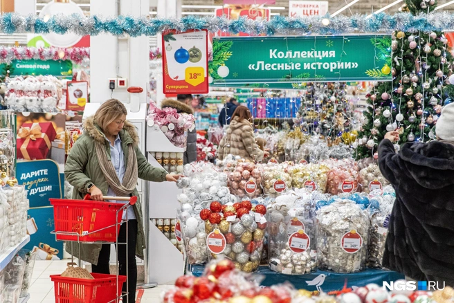 Походы по магазинам — важная часть предновогодней рутины  | Источник: Александр Ощепков / NGS.RU