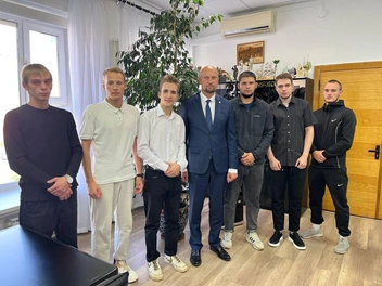 Дениченко и гонщики | Источник: телеграм-канал Валерия Дениченко