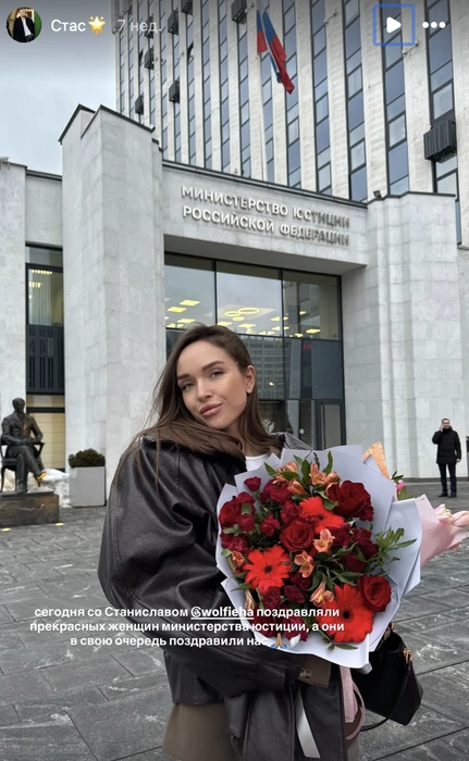 Нередко Пьеха со стилисткой ходят вместе на мероприятия | Источник: pplexanova / Instagram (экстремистская организация, деятельность запрещена на территории РФ)