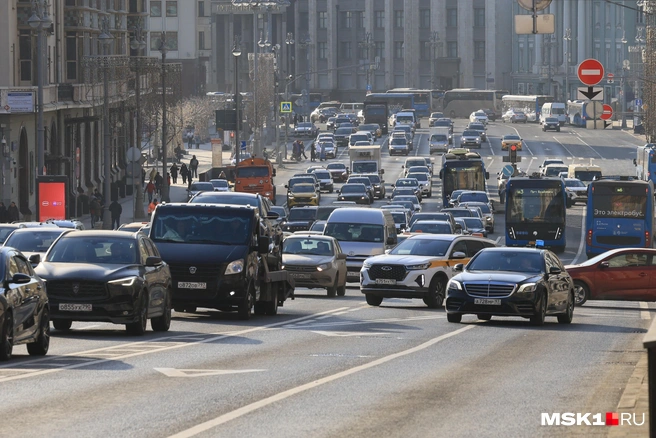 В массовом сегменте автомобили стоимостью 1,5–2,5&nbsp;миллиона рублей, которые массово везли из Киргизии, подорожают на сумму доплаты утильсбора и пошлин | Источник: Артем Устюжанин / MSK1.RU