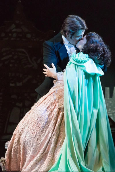 Сцена из мюзикла «Призрак Оперы»