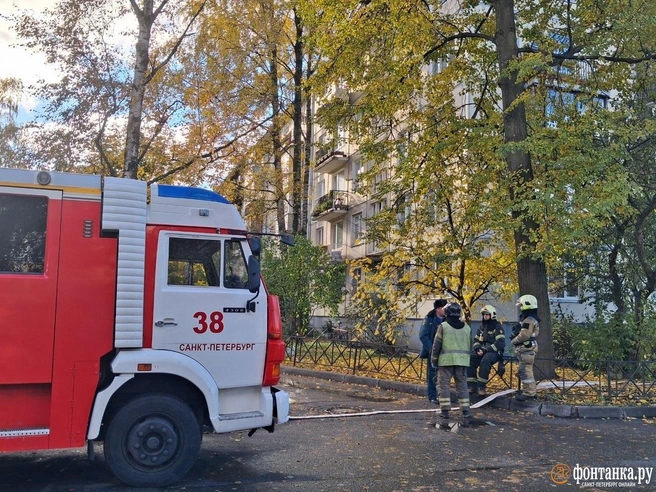 Дом, пострадавший от огня, 18 октября | Источник: Анна Мотовилова / FONTANKA.RU