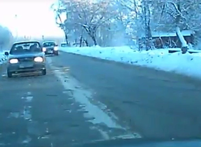 Видео от первого лица: в Рязани на скользкой дороге развернуло автомобиль | ya62.ru