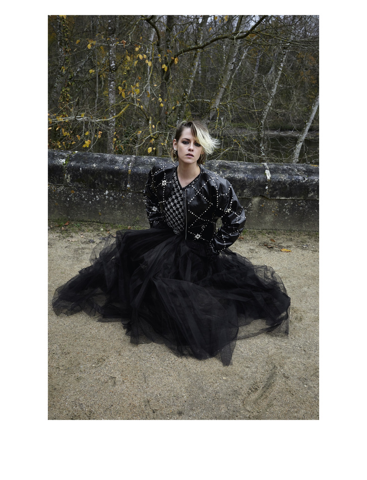 Королева лесов: Кристен Стюарт в магической кампании Chanel Métiers d'art 2020/21