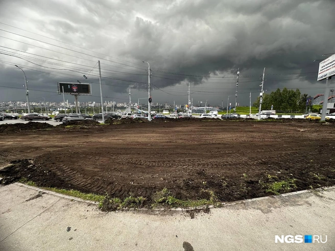 Сейчас на участке выравнивают грунт  | Источник: Павел Пешков / NGS.RU