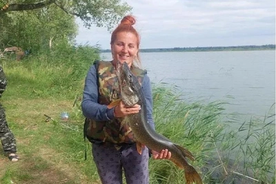 Жительница Омска поймала щуку весом 4,2 кг