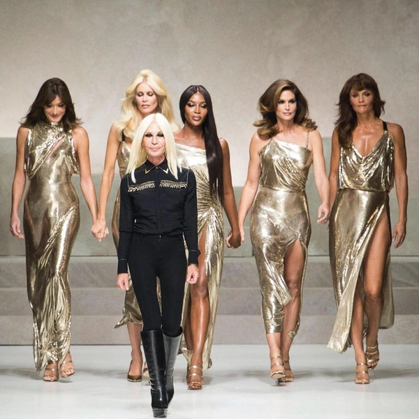 Все! Prada поглотил Versace за $1,4 млрд. Чего ждать от новой эпохи? | Источник: Versace