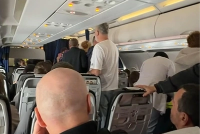 «Люди в ярости»: чартер в Волгоград застрял в Саратове из-за дронов